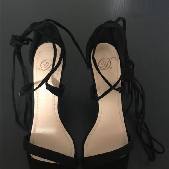 Heels - Picture 3 of 3